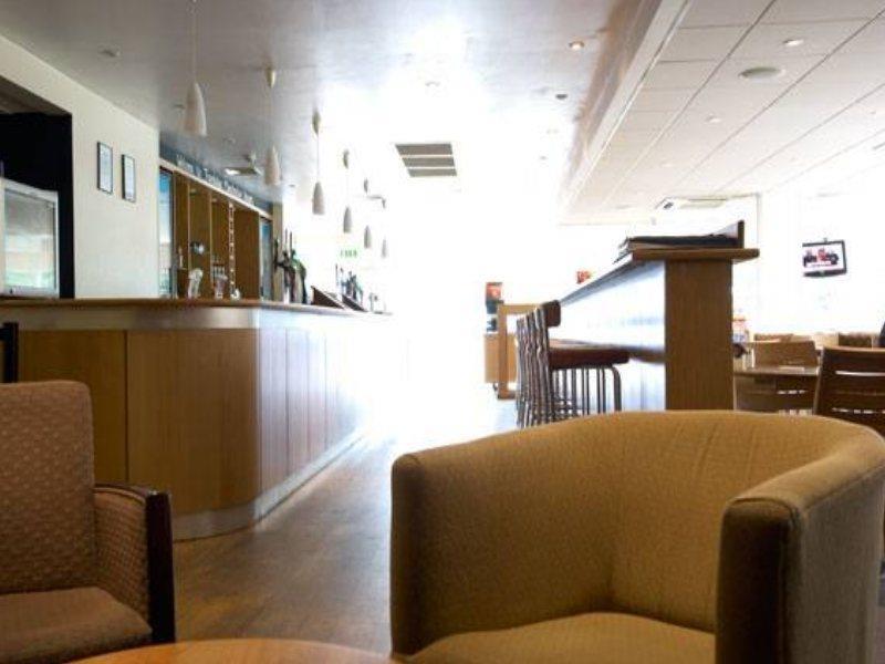 Holiday Inn Express Manchester Airport Ringway Exterior foto