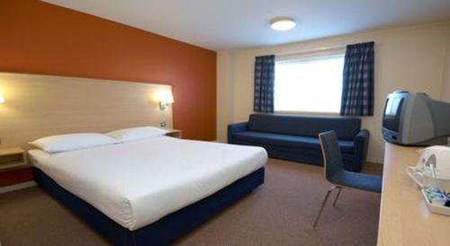 Holiday Inn Express Manchester Airport Ringway Exterior foto